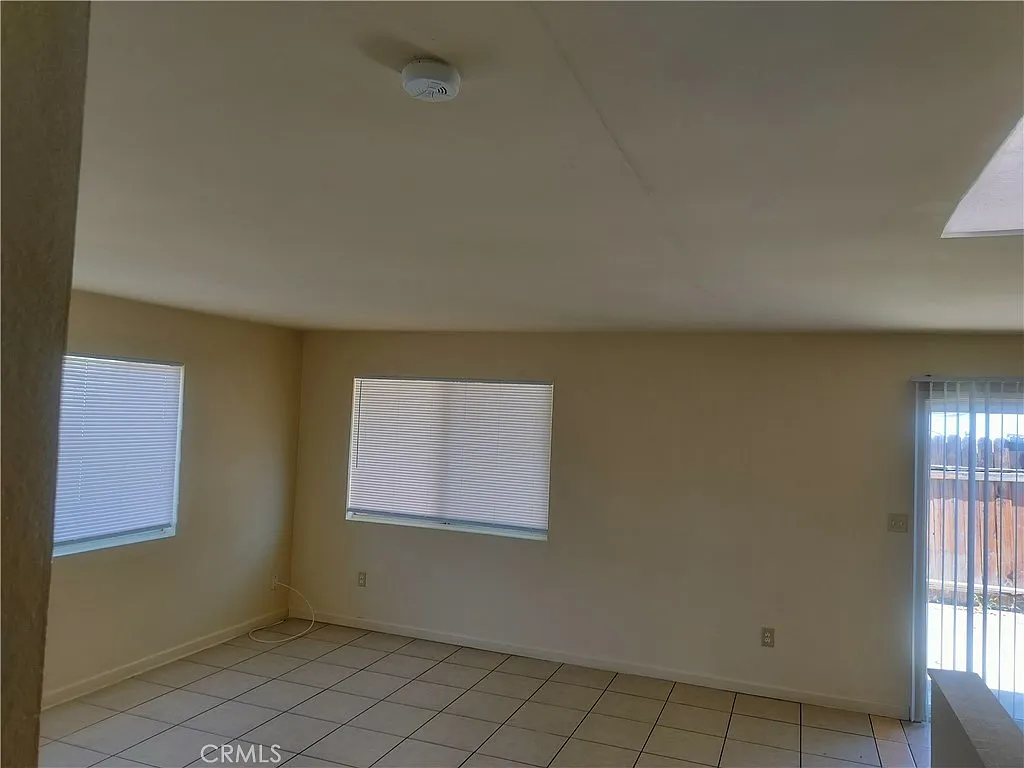 2 bed, 3696 sqft, $1,450 — Photo 4