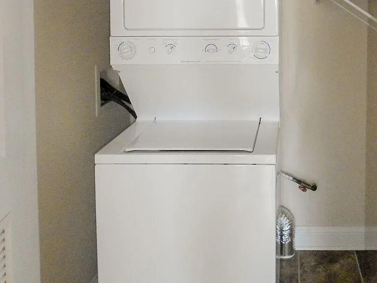 3235 N Kenmore Ave #3 — Photo 4