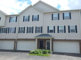 412 Evergreen Cir, Gilberts, IL 60136