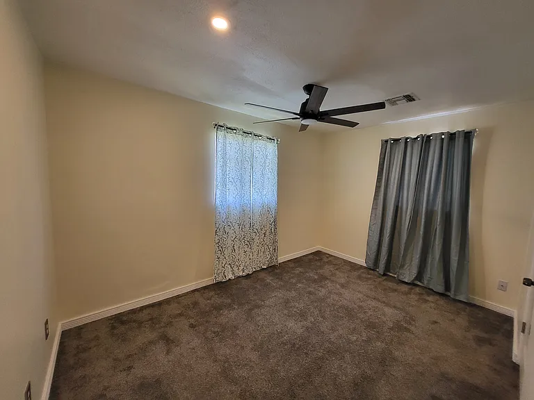 1040 N 27th Pl — Photo 88