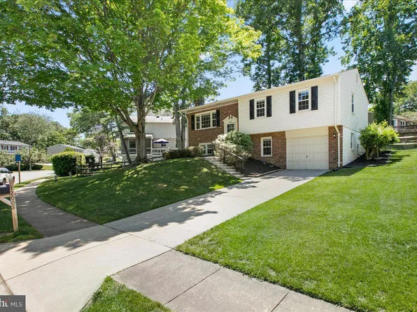 12005 Willowood Dr, Woodbridge, VA 22192