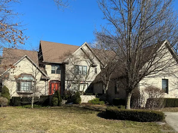 2680 Whitney Pl, Fort Gratiot, MI 48059