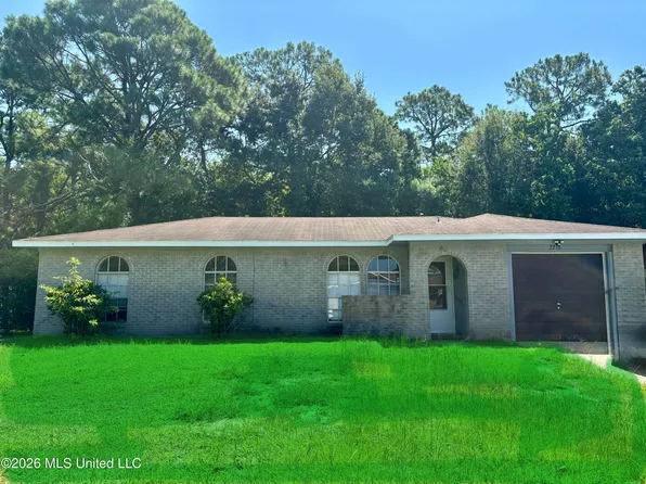 2218 Woodside Dr, Gautier, MS 39553