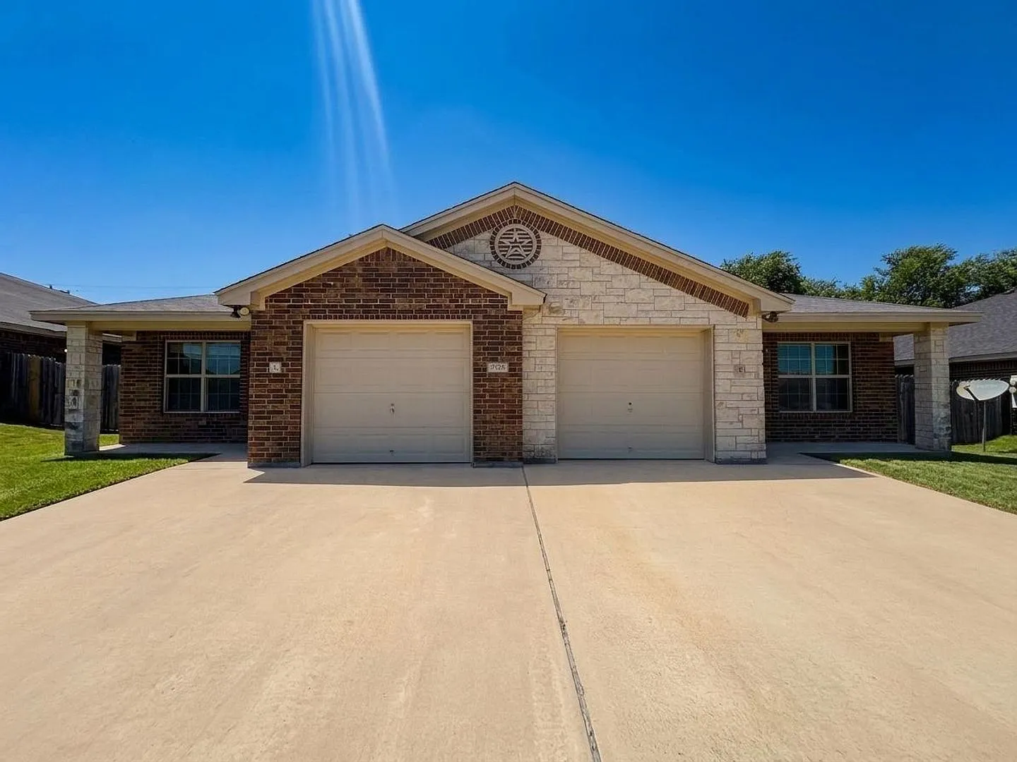 4305 Cambridge Dr — Photo 1