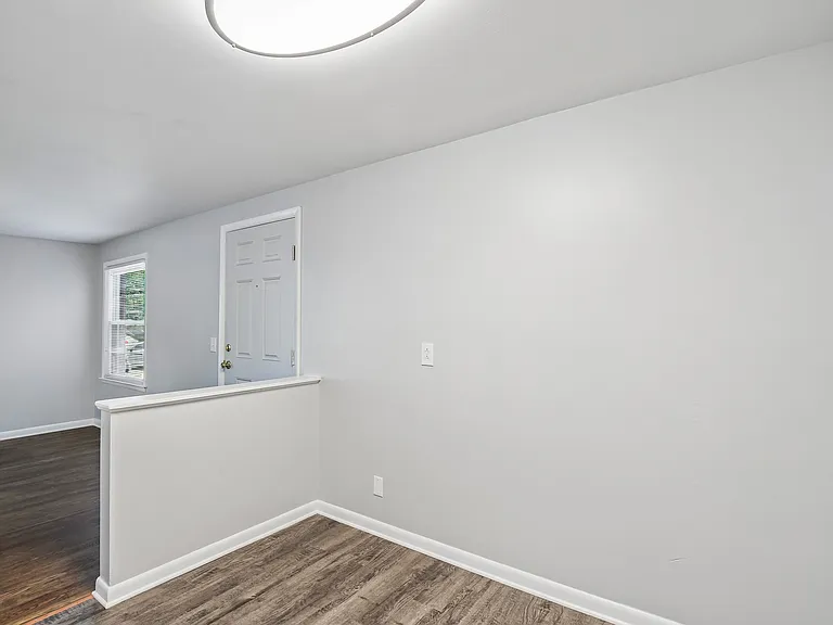 Roberts Park Apartments — Photo 22