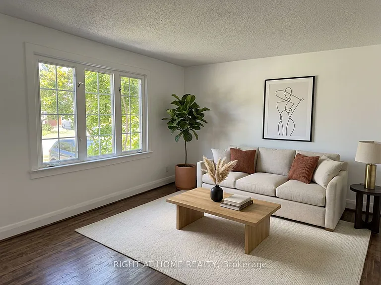 24 Harewood Ave — Photo 15