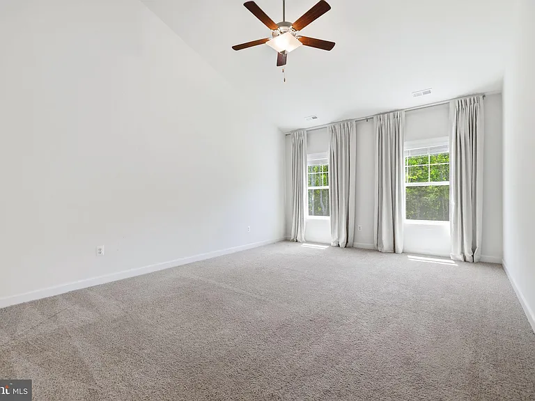 301 Kingdom Dr — Photo 62