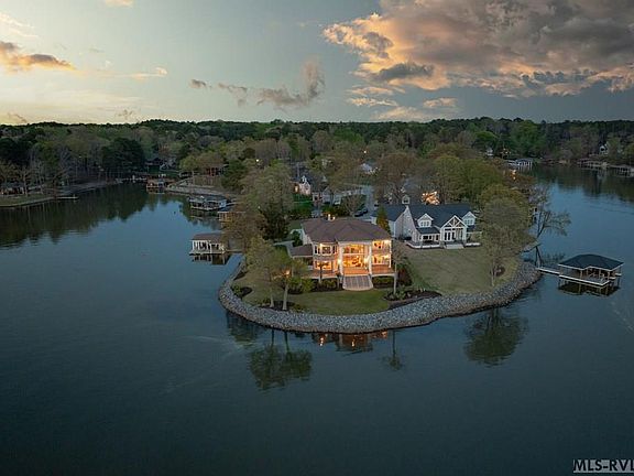 5th image of 250 Riverside Dr