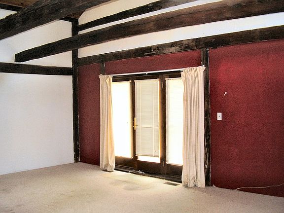 All open hand hewn beams throughout