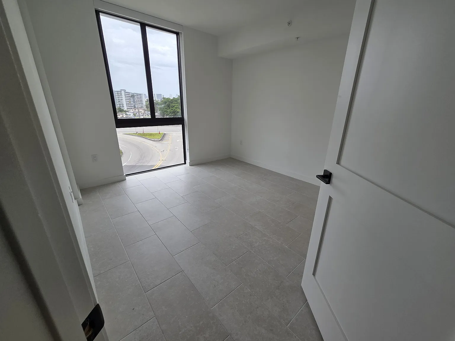 3 bed, 1258 sqft, $3,999 — Photo 4