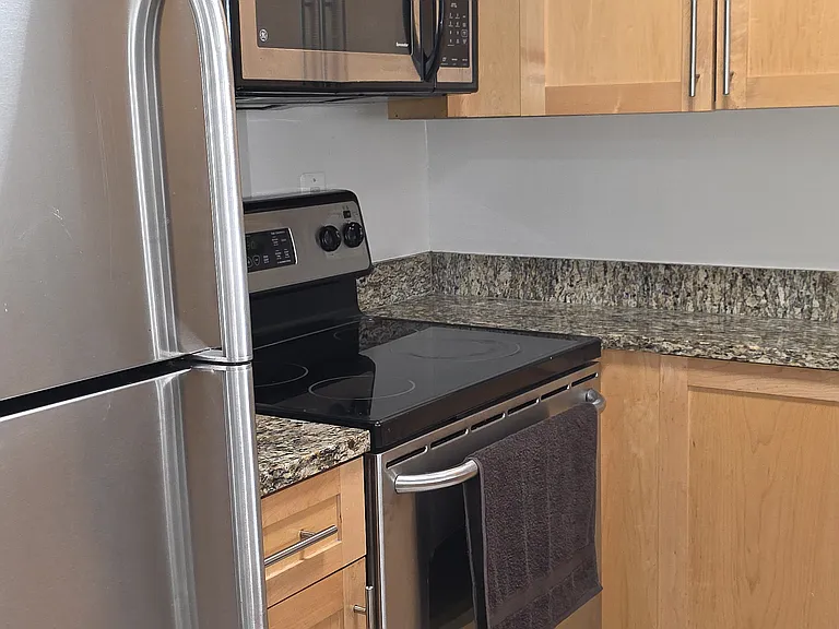 10101 Grosvenor Pl #520 — Photo 11