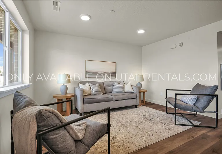 450 W Main St — Photo 3