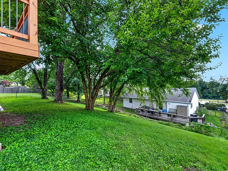 591 Summit Hills Dr — Photo 10