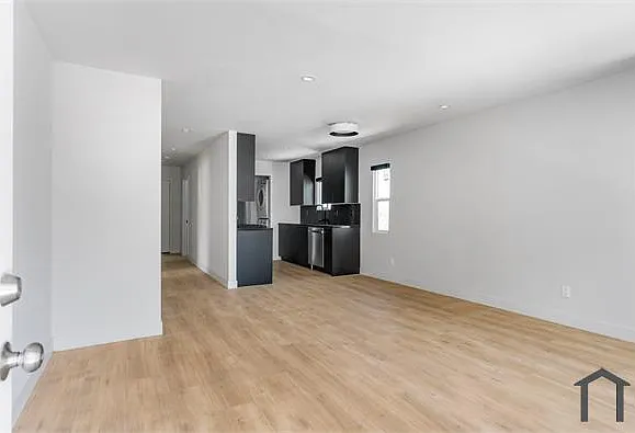 266 S Park View St — Photo 8