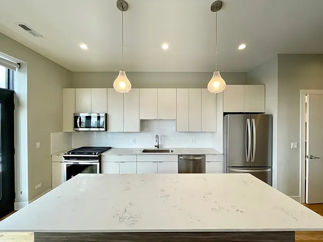 4555 N Ravenswood Ave #303 — Photo 5
