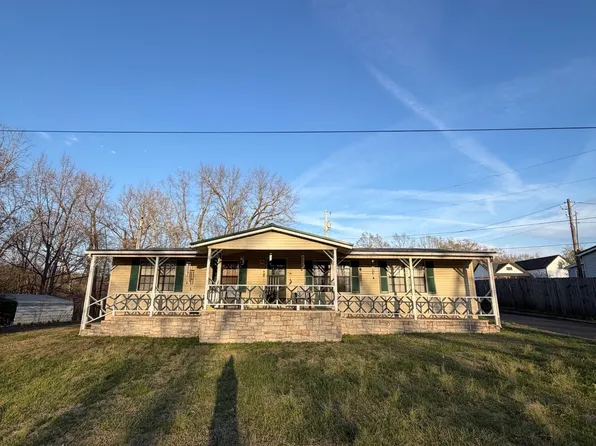 128 Hood Rd, Cottontown, TN 37048