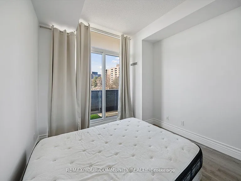 9471 Yonge St #230 — Photo 19