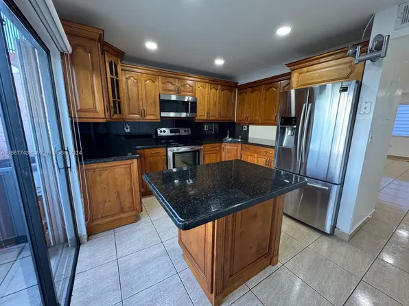 2178 W 60th St APT 18203, Hialeah, FL 33016