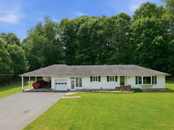 21 Brookside Ave, Minetto, NY 13115