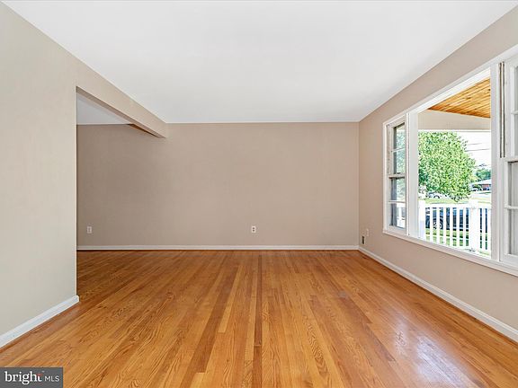 3rd image of 13418 Parkland Dr