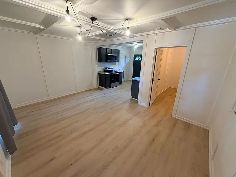 Remodeled One Bedroom Apartment in North Salem — Photo 4