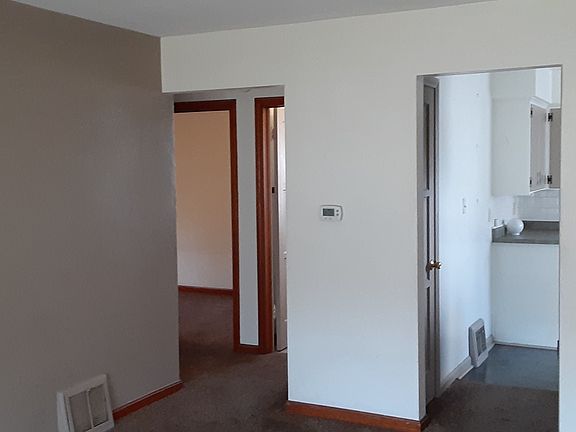 3rd image of 2048 Oakland Pkwy
