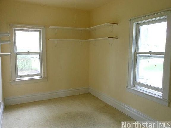 4th image of 638 Cross Avenue S
