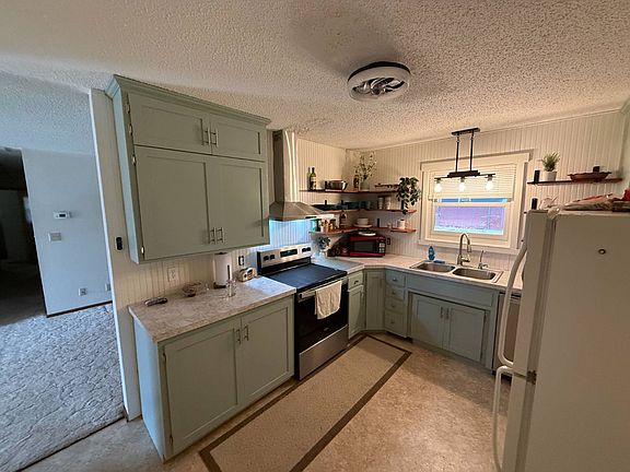 5th image of 901 Logan St