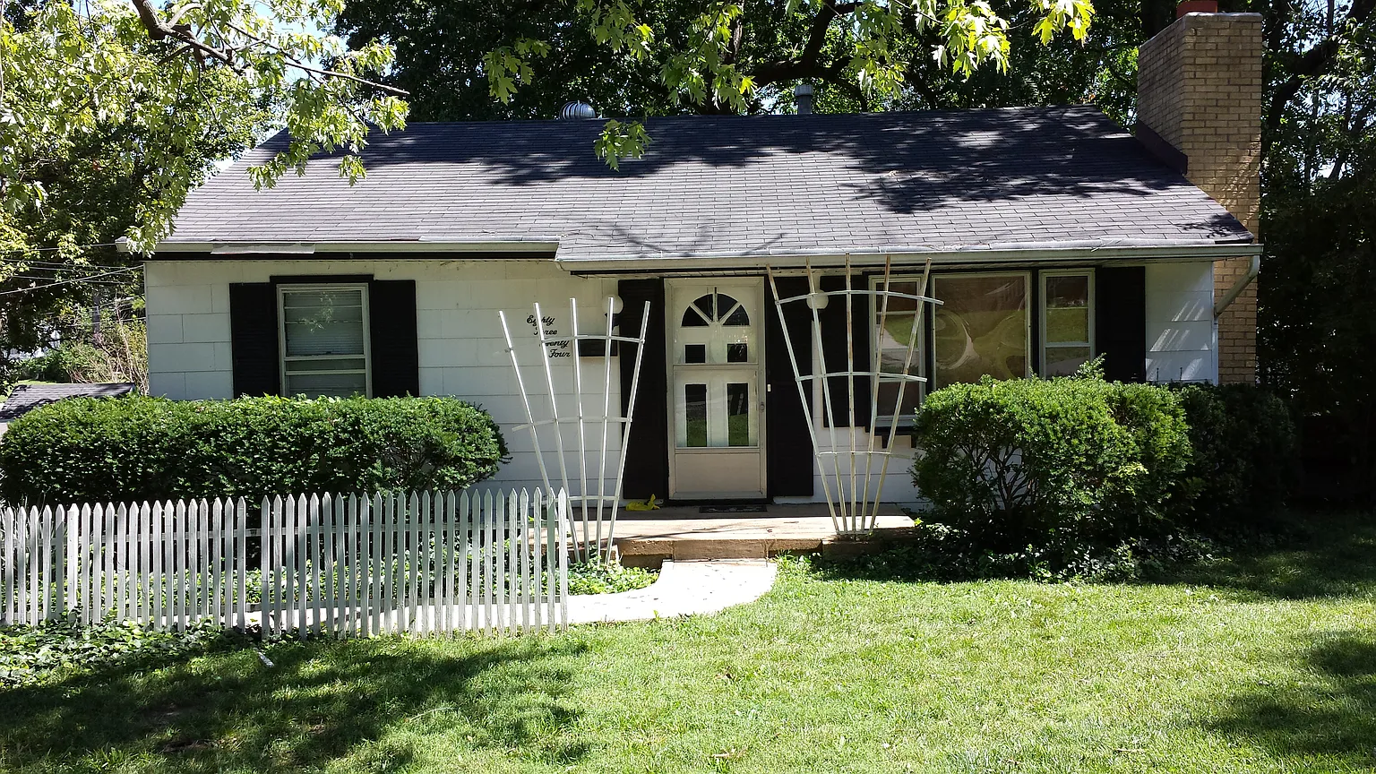 8324 Acorn Ave photo 1