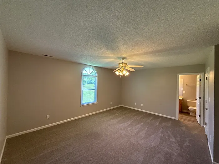 3211 Karen Ln — Photo 10