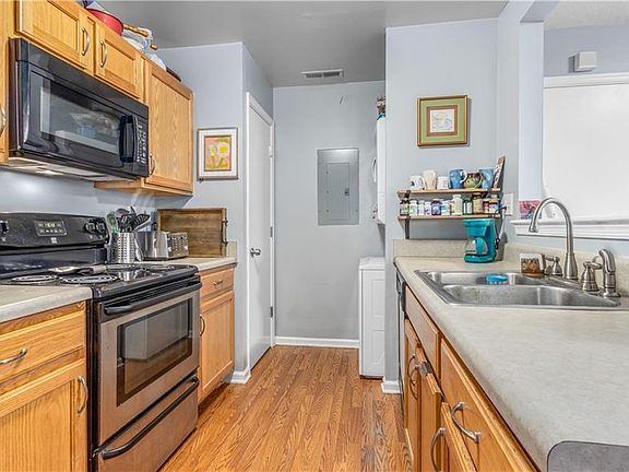 3rd image of 4937 Adelia Dr