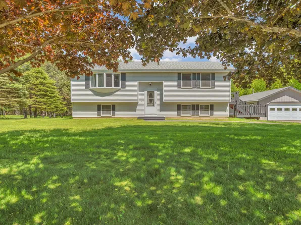567 York Road, Hermon, ME 04401