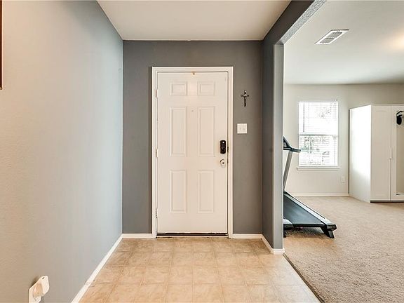 4th image of 818 Underhill Dr