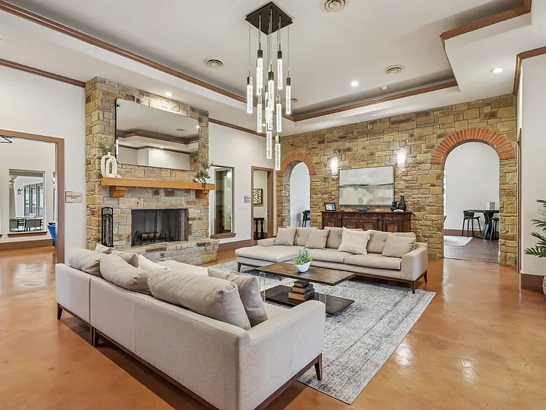 Creekside on Parmer Lane — Photo 13