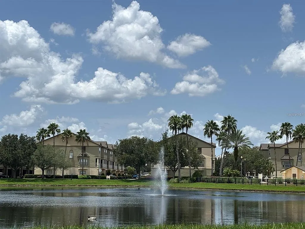 2 bed, 2.5 bath, 1250 sqft, $2,000 — Photo 3