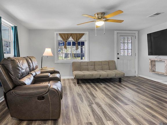 4th image of 34478 Pinetree Dr