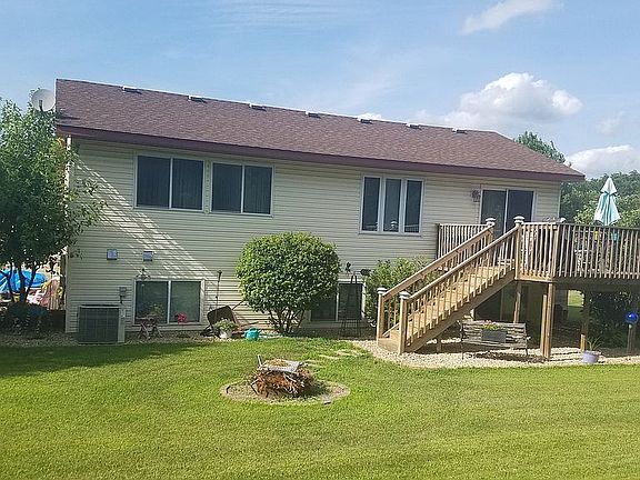 3rd image of 713 Beaver St E