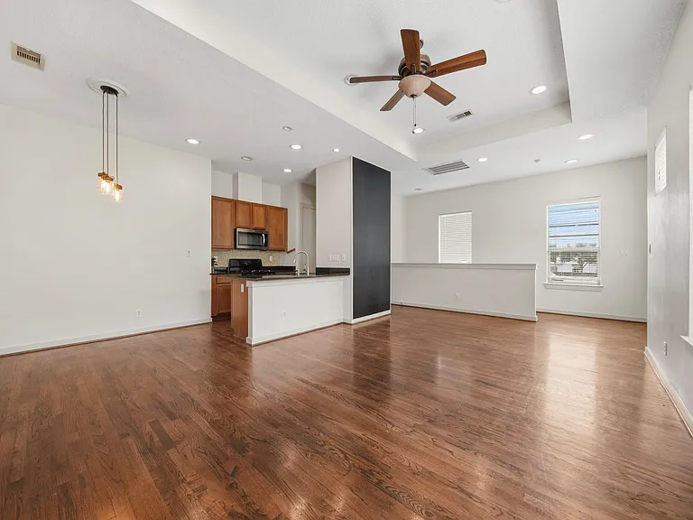 4036 Center St — Photo 15