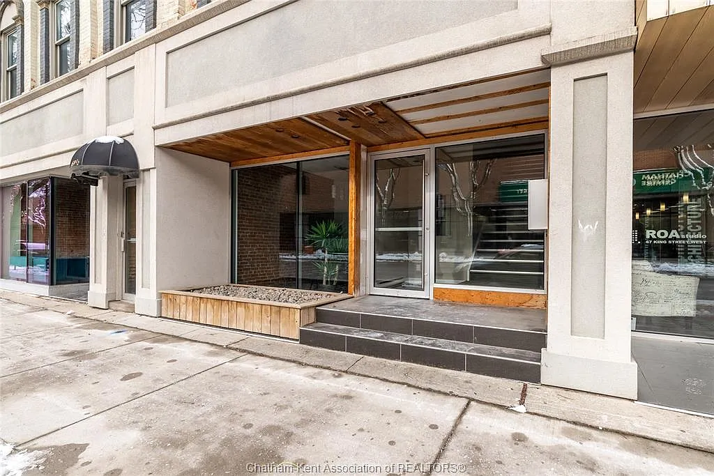 2 bed, 1.5 bath, $2,050 — Photo 2