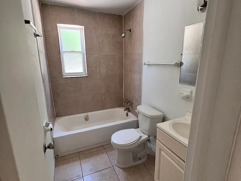 Alderman — Photo 13