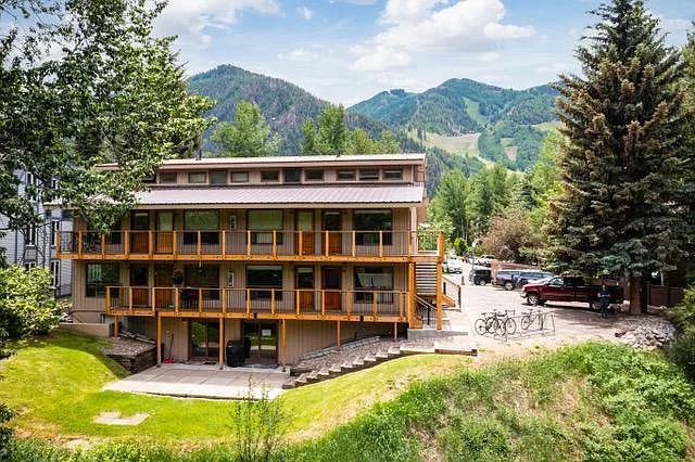 River side view of Mountain River Manor. Four blocks from City Market.
