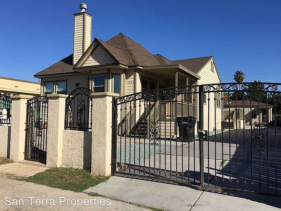 3rd image of 2252 Julian Ave