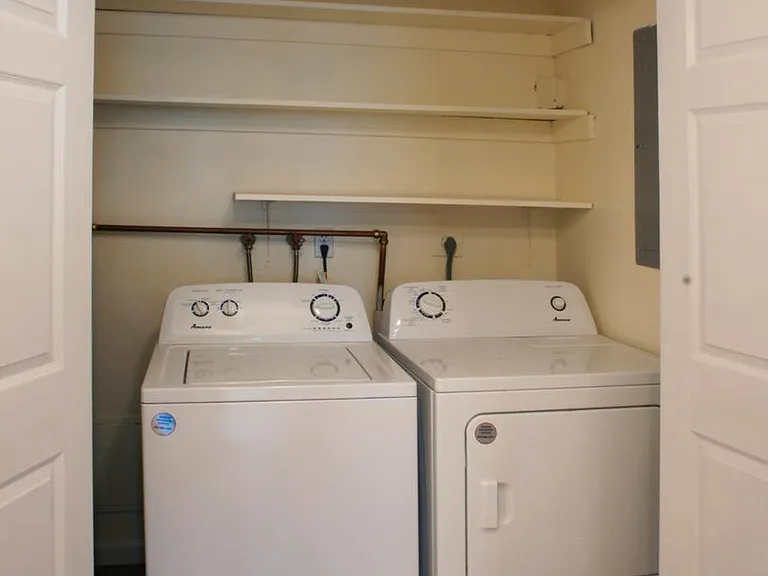 1 Strawberry Hill Ave #1E — Photo 27