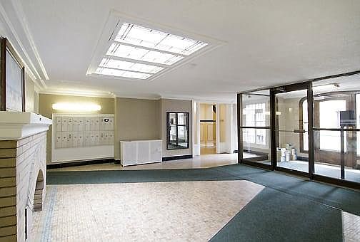 3rd image of 6039 N Kenmore Ave APT 46
