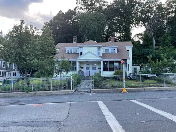 12-14 Chestnut St, Clinton, MA 01510