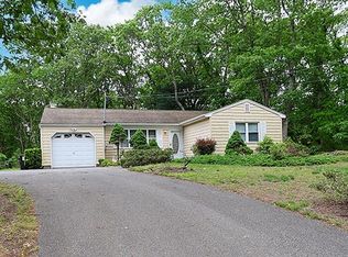 14 Belmont Dr, Smithtown, NY 11787