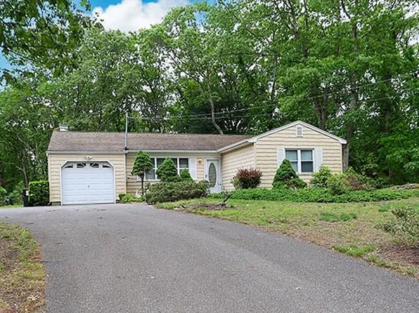 14 Belmont Drive, Smithtown, NY 11787