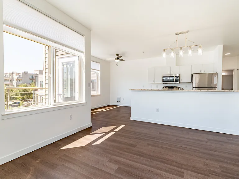 Pacific Pointe — Photo 37