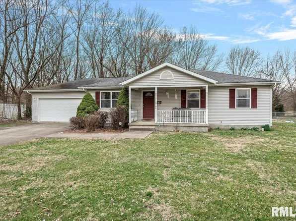 301 N Hobson St, Virden, IL 62690