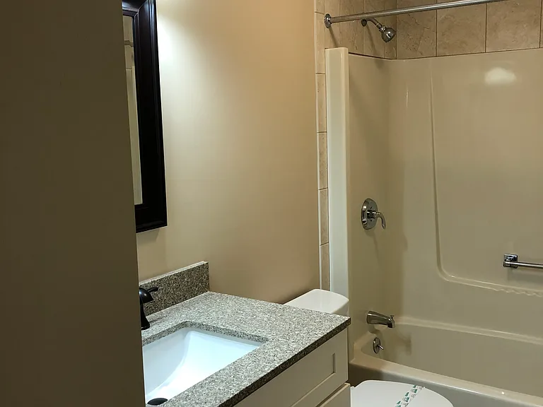 Hollandale Apartments — Photo 34